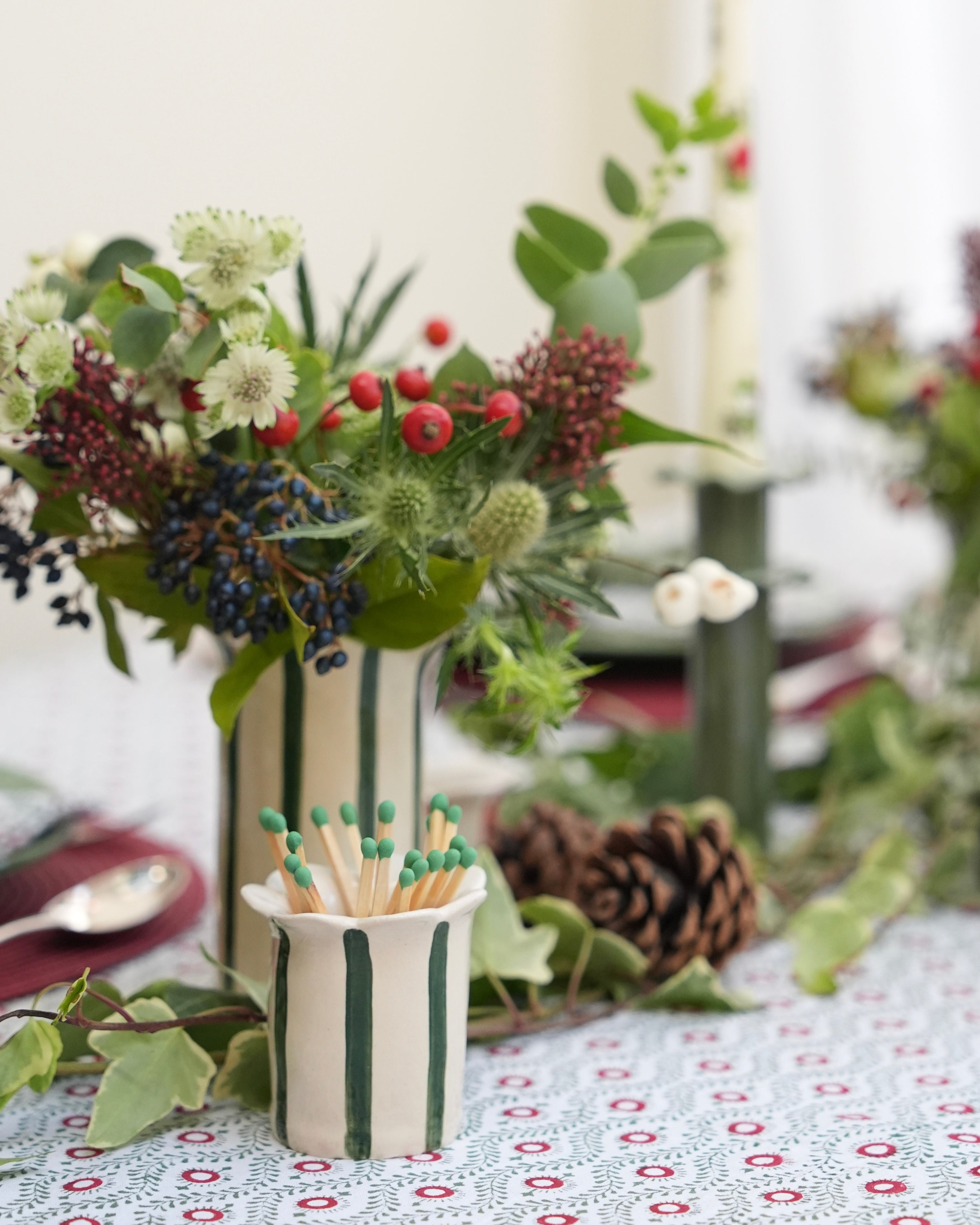 Forest Daisy Scalloped Match Holder