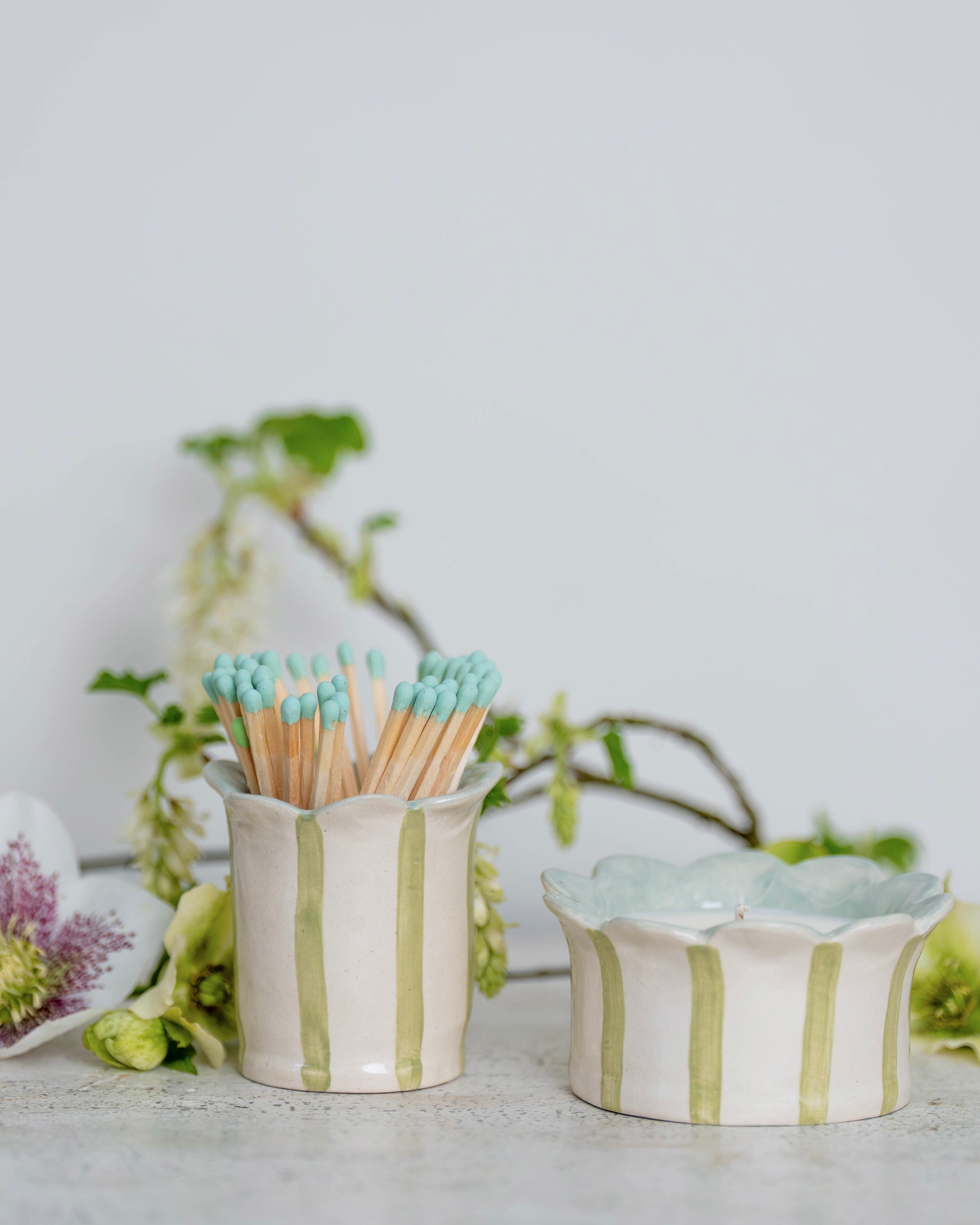 Sage Green Daisy Scalloped Candle (Pear + Fresia)