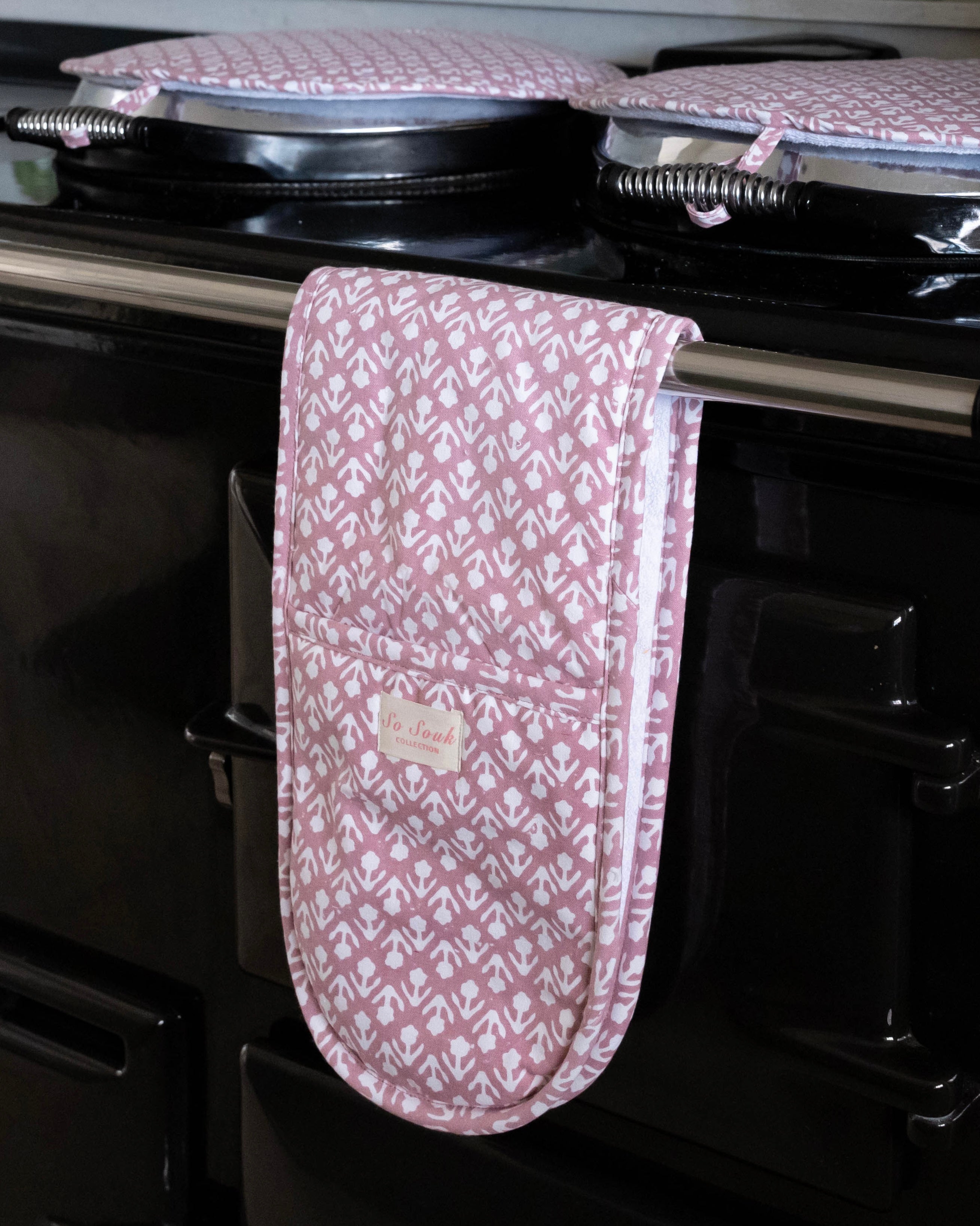 Dusty Pink Bhuti Oven Gloves